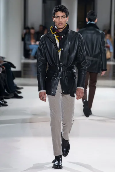 Look 9